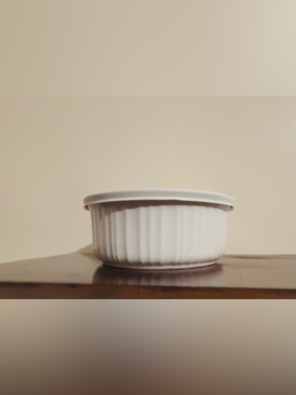 Corning ware French White 1-1/2 qt stoneware, with lid, used/good. - Picture 4 of 7